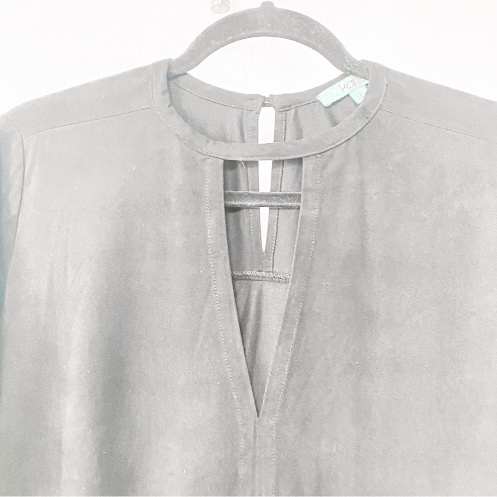 Karlie Suede Cut Out Plunge Front Winter Casual Suede Short Sleeve Top Black - Picture 3 of 8